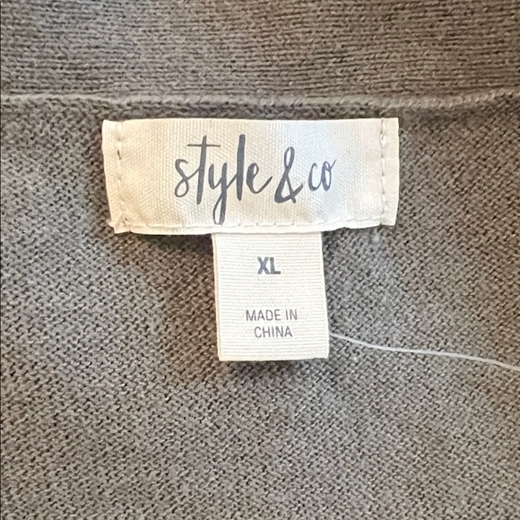 Style & Co. Woman’s green Long Sleeve V-Neck Shirt - Picture 4 of 4